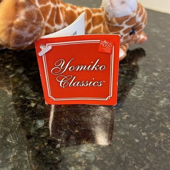 Yomiko Classics Russ Giraffe named Gary, like new condition with Tags (5 inch) - Picture 7 of 9